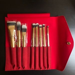 COPY - LUXIE gold and glitter brush set